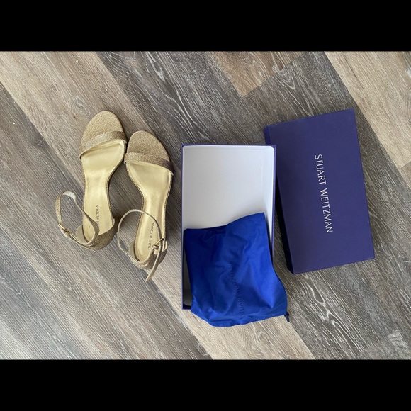 Stuart Weitzman Pump - never worn - Picture 3 of 11